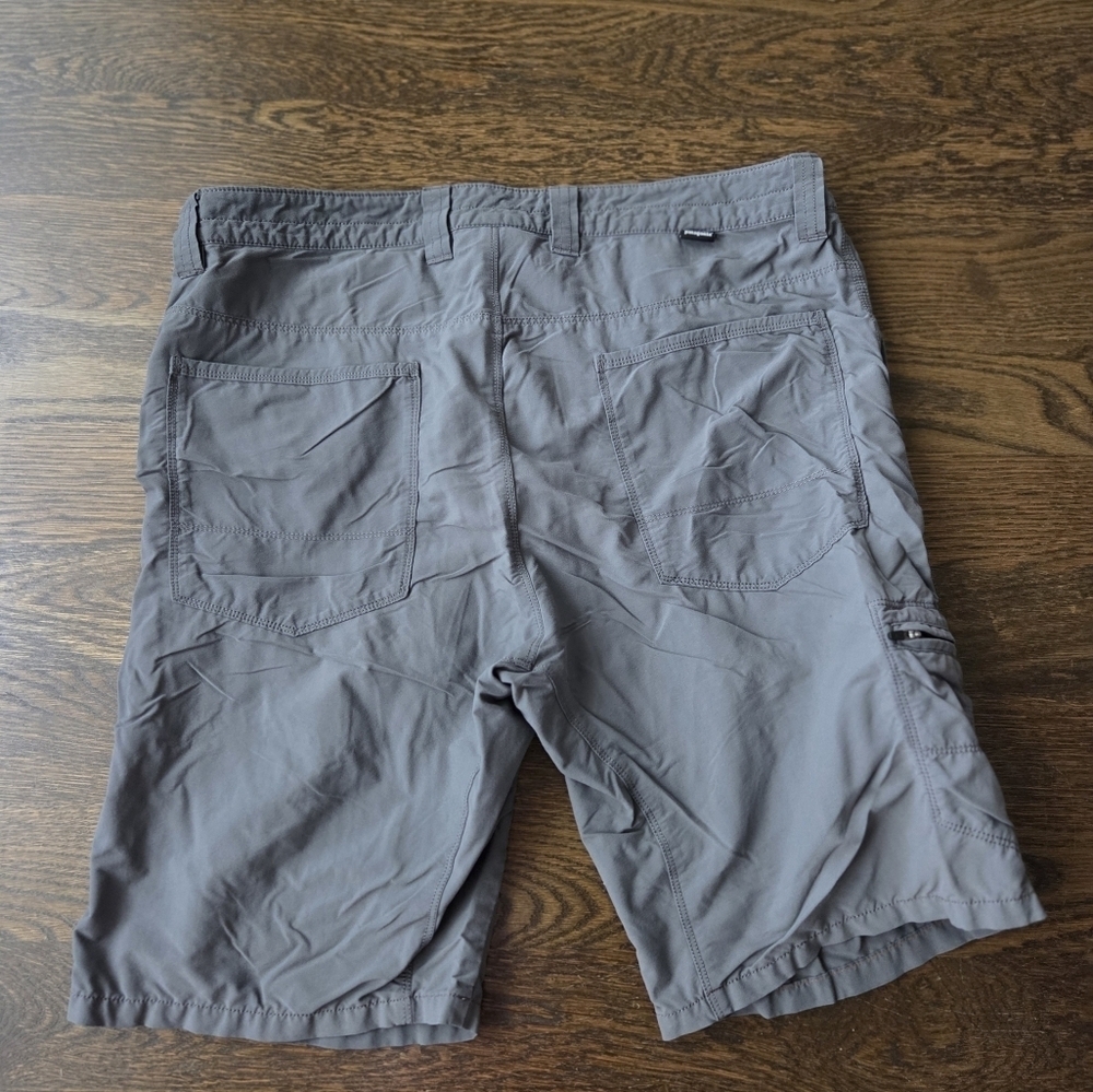 Patagonia Men's Charcoal Cargo Shorts Sz.S(d10) - Picture 3 of 5